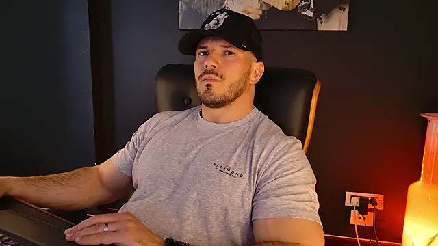 AngeloEric online show from April 22, 10:50 am