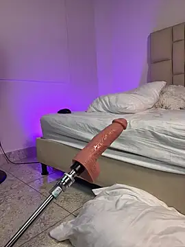 Snapshot of bella__honey chatting on February 10, 1:35 am bella honey online show from February 10, 1:35 am