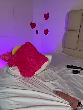 Snapshot of bella__honey chatting on February 15, 7:50 pm bella honey online show from February 15, 7:50 pm