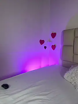 Snapshot of bella__honey chatting on March 8, 8:14 pm bella honey online show from March 8, 8:14 pm