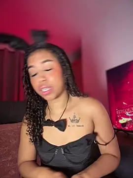 Snapshot of bella__honey chatting on October 24, 1:24 am bella honey online show from October 24, 1:24 am