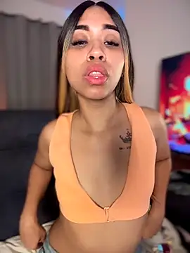 Snapshot of bella__honey chatting on October 31, 11:17 pm bella honey online show from October 31, 11:17 pm