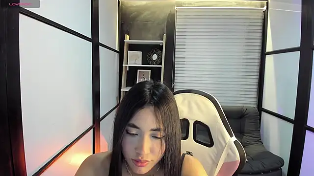 lilithTeen1  online show from January 21, 7:37 am