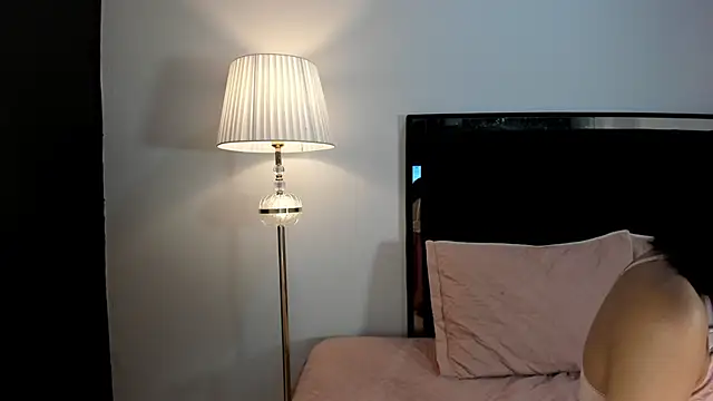 lilithTeen1  online show from March 22, 10:35 pm