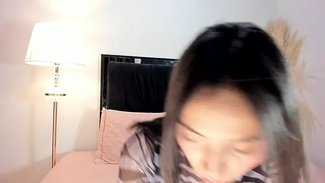 lilithTeen1  online show from April 24, 10:34 pm