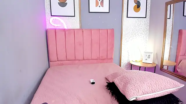 LARISSAEVANS online show from January 25, 2:58 pm