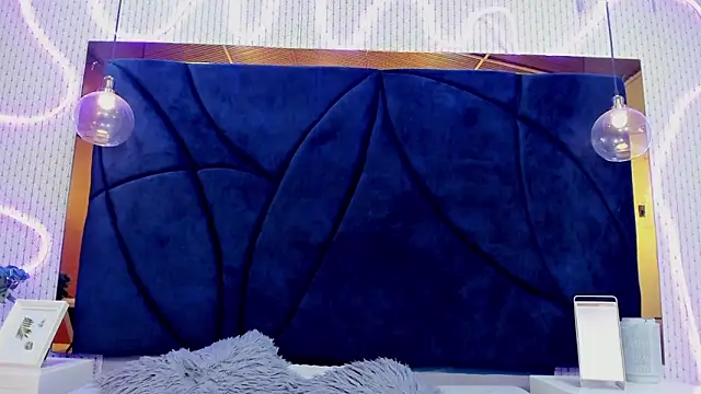 LARISSAEVANS online show from March 11, 12:06 pm