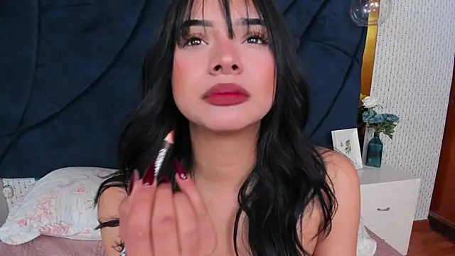 LARISSAEVANS online show from November 11, 3:06 am