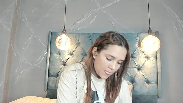 Snapshot of aprill21_ chatting on December 14, 10:18 pm aprill21 online show from December 14, 10:18 pm