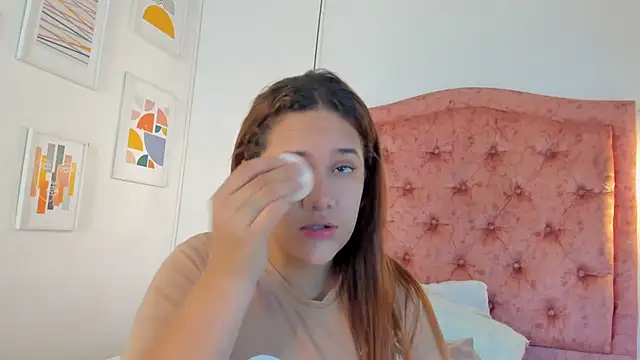 Snapshot of aprill21_ chatting on December 16, 2:27 pm aprill21 online show from December 16, 2:27 pm