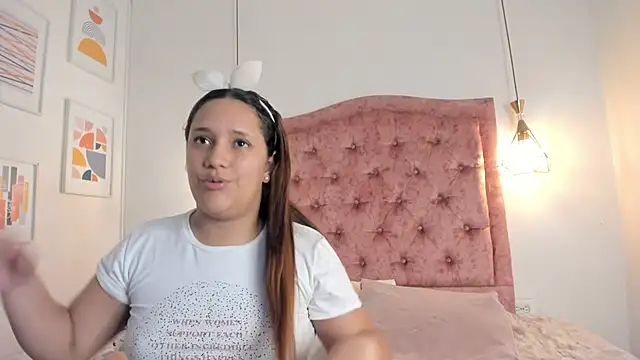 Snapshot of aprill21_ chatting on February 24, 1:53 pm aprill21 online show from February 24, 1:53 pm