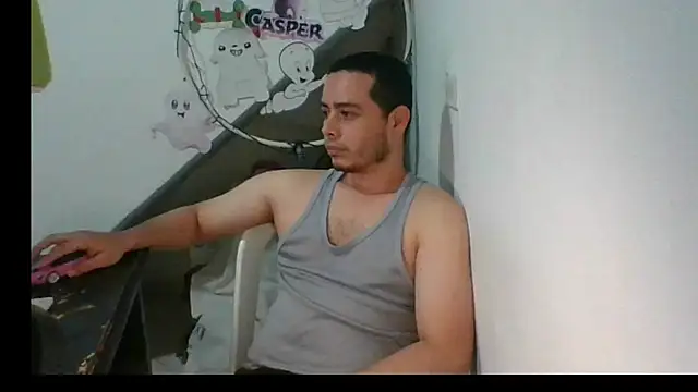 Snapshot of Gasparin32 chatting on June 9, 12:55 am Gasparin32 online show from June 9, 12:55 am