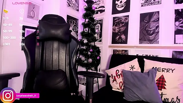 Snapshot of Lexyjoycce chatting on December 17, 9:10 pm Lexyjoycce online show from December 17, 9:10 pm