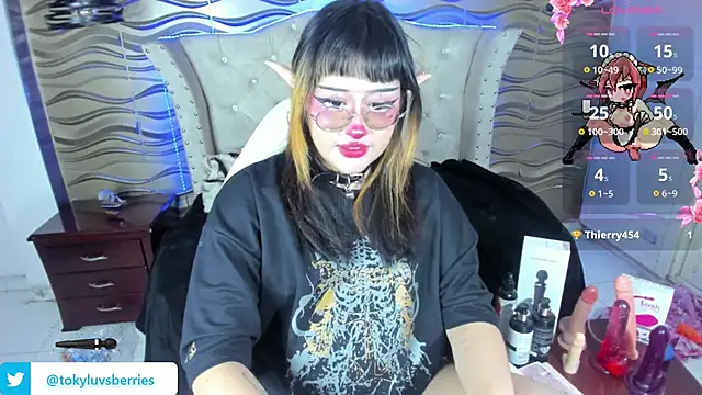 toky doll online show from December 7, 9:33 pm