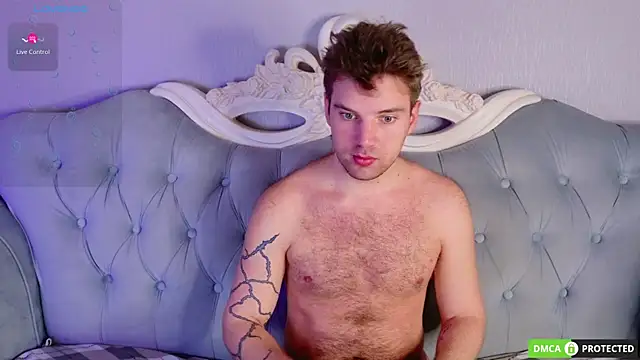 ArthurWhitee online show from April 19, 8:24 am