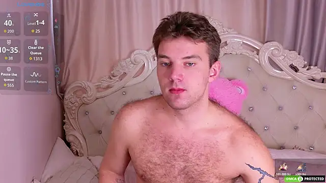 ArthurWhitee online show from April 23, 8:35 am