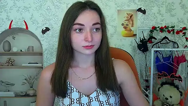  Barbie Kiss  online show from October 28, 2:20 pm