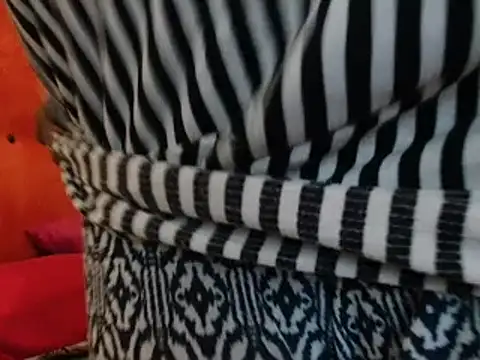 Snapshot of tinagiant chatting on January 10, 5:37 am tinagiant online show from January 10, 5:37 am