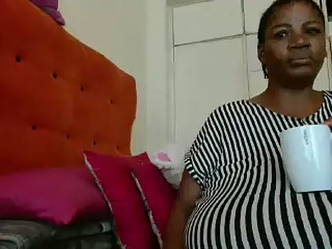 Snapshot of tinagiant chatting on January 17, 9:17 am tinagiant online show from January 17, 9:17 am