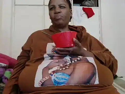 Snapshot of tinagiant chatting on January 18, 12:26 pm tinagiant online show from January 18, 12:26 pm