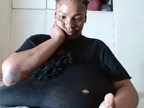 Snapshot of tinagiant chatting on March 12, 7:06 pm tinagiant online show from March 12, 7:06 pm