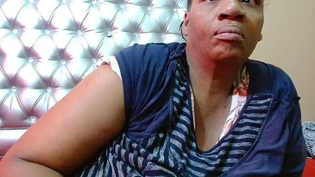 Snapshot of tinagiant chatting on September 16, 5:30 am tinagiant online show from September 16, 5:30 am