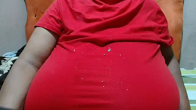 Snapshot of tinagiant chatting on September 27, 4:12 pm tinagiant online show from September 27, 4:12 pm