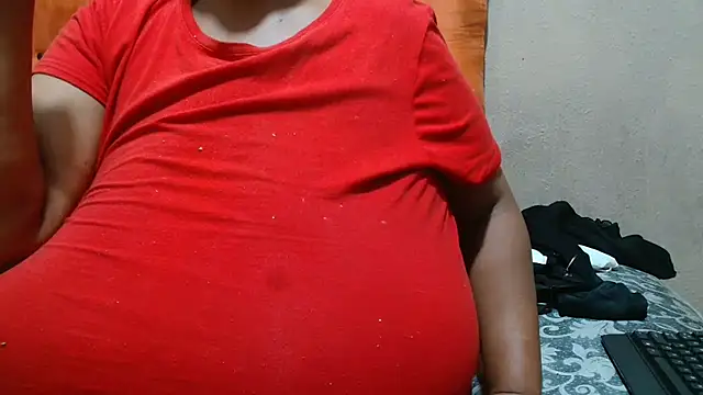 Snapshot of tinagiant chatting on September 28, 7:41 pm tinagiant online show from September 28, 7:41 pm