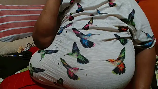 Snapshot of tinagiant chatting on October 1, 6:14 pm tinagiant online show from October 1, 6:14 pm