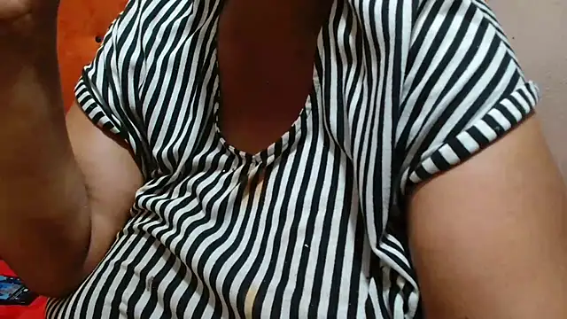 Snapshot of tinagiant chatting on October 12, 5:06 am tinagiant online show from October 12, 5:06 am