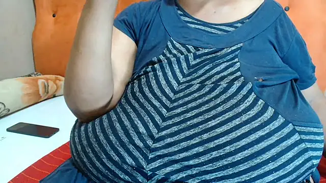 Snapshot of tinagiant chatting on October 15, 8:25 am tinagiant online show from October 15, 8:25 am