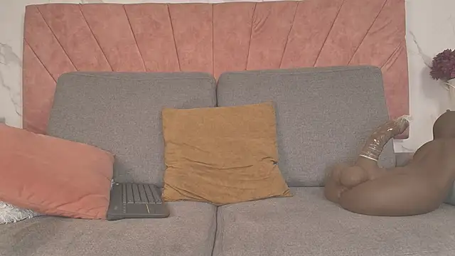 Hanna lens online show from April 28, 7:30 pm