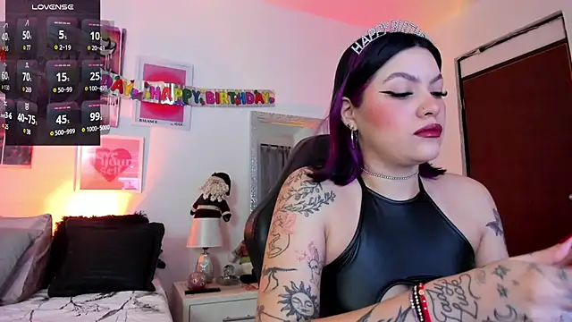 AnnieHuntters online show from December 27, 2:04 am