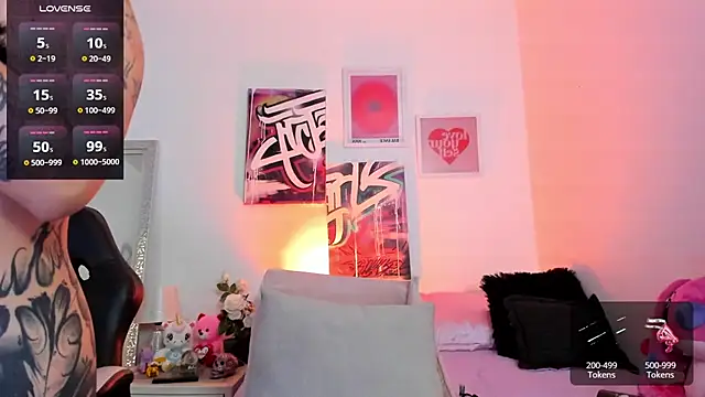 AnnieHuntters online show from March 22, 1:11 am