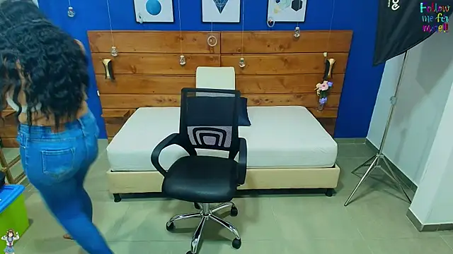 dahiana spark online show from December 3, 8:07 pm