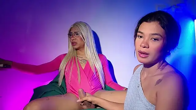 Snapshot of youdremalovets chatting on February 22, 12:40 pm youdremalovets online show from February 22, 12:40 pm