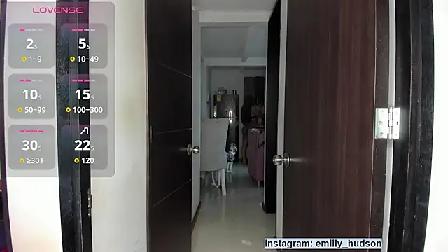 Snapshot of emily_huddson_ chatting on October 11, 8:51 pm emily huddson online show from October 11, 8:51 pm
