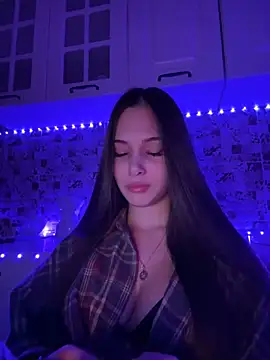 Snapshot of EricaWalls chatting on December 13, 5:00 pm EricaWalls online show from December 13, 5:00 pm