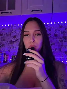 Snapshot of EricaWalls chatting on January 18, 3:20 am EricaWalls online show from January 18, 3:20 am