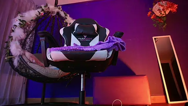 Snapshot of vanelope11 chatting on March 6, 2:41 am vanelope11 online show from March 6, 2:41 am