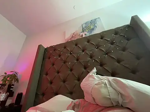 XXXLollipopsJuicy online show from April 29, 5:11 am