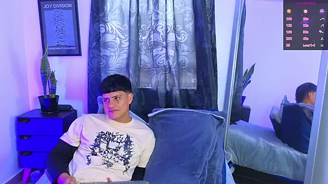 Snapshot of LilithAndJacob chatting on October 19, 8:31 pm LilithAndJacob online show from October 19, 8:31 pm