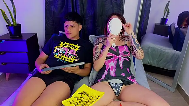 Snapshot of LilithAndJacob chatting on December 21, 12:40 am LilithAndJacob online show from December 21, 12:40 am