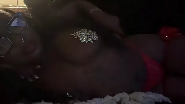 Snapshot of londonsfantasy chatting on November 1, 9:44 am londonsfantasy online show from November 1, 9:44 am