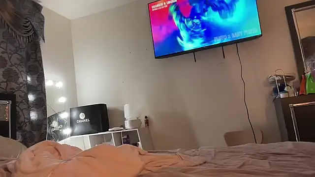 Snapshot of londonsfantasy chatting on December 15, 9:30 pm londonsfantasy online show from December 15, 9:30 pm