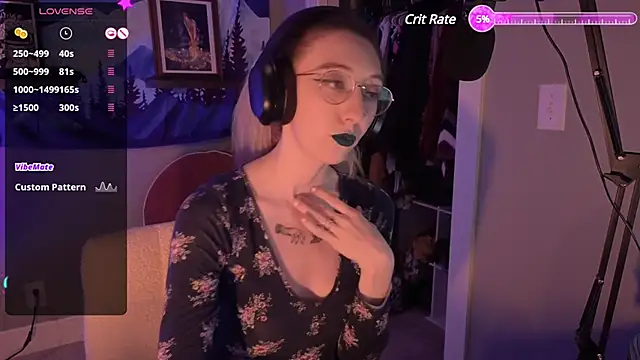 Snapshot of lovelylucyy chatting on January 1, 1:58 am lovelylucyy online show from January 1, 1:58 am