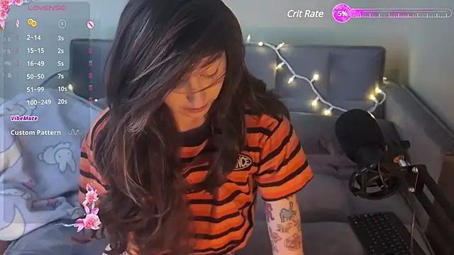 Snapshot of lovelylucyy chatting on January 24, 6:56 pm lovelylucyy online show from January 24, 6:56 pm