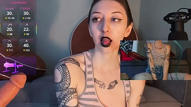 Snapshot of lovelylucyy chatting on March 13, 9:16 pm lovelylucyy online show from March 13, 9:16 pm