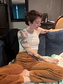 Snapshot of lovelylucyy chatting on September 25, 10:35 pm lovelylucyy online show from September 25, 10:35 pm