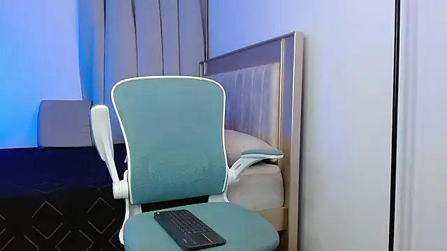 Snapshot of lous_g chatting on July 22, 2:14 am lous g online show from July 22, 2:14 am